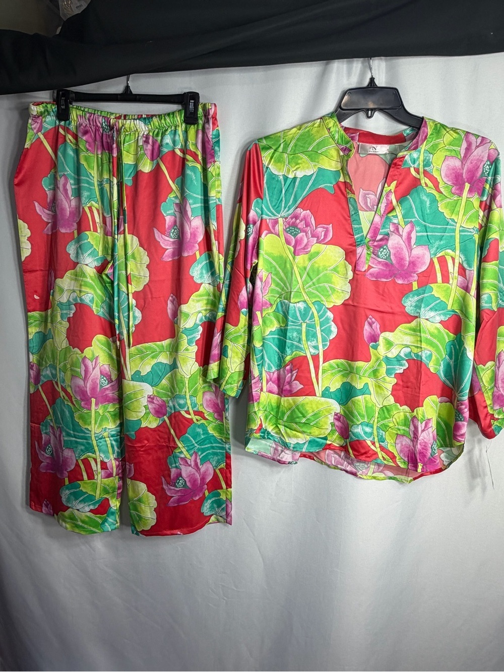 Natori Ascendant Lotus Printed Satin Two-Piece - Pink & Green size L new e tags